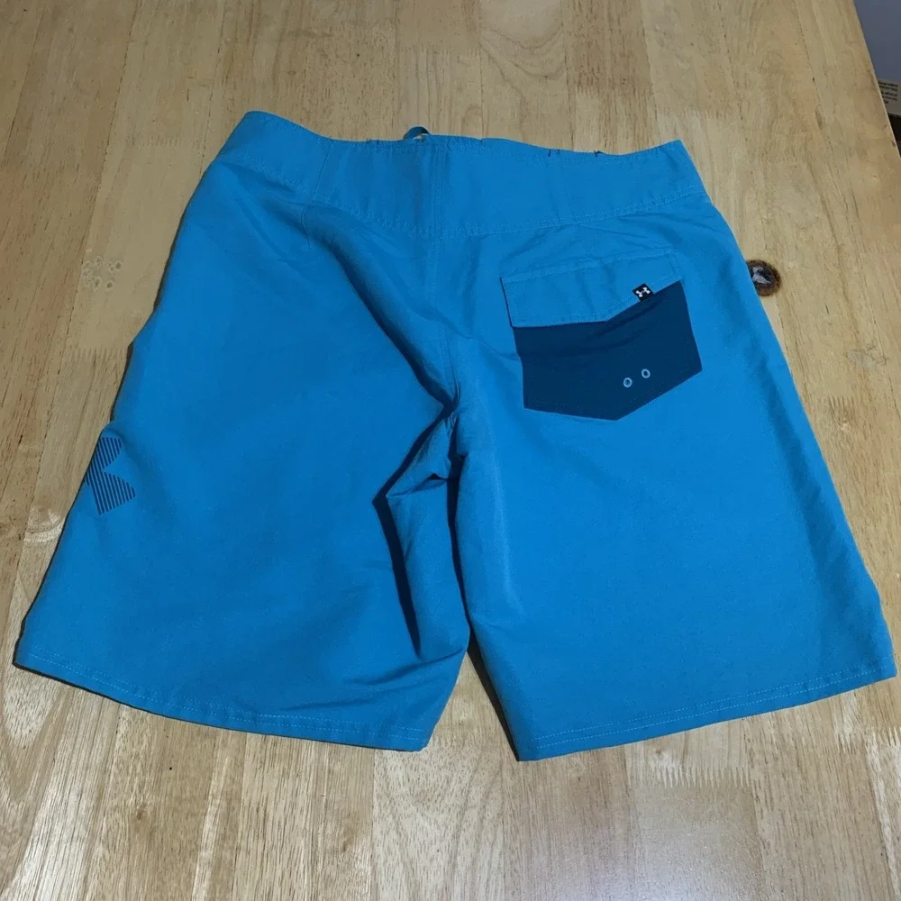 Under Armour Swim Trunks Men s 32 Teal Loose Heatgear Flap Pocket Beach Swimming